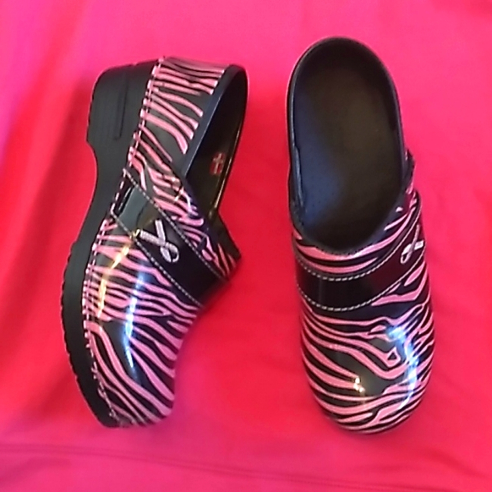 🩷Womens Sanita Breast Cancer survivors honor, Pink & Grey Nursing shoes size 37